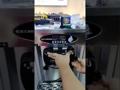 El helado de alta calidad trabaja a máquina el helado suave que hace la máquina